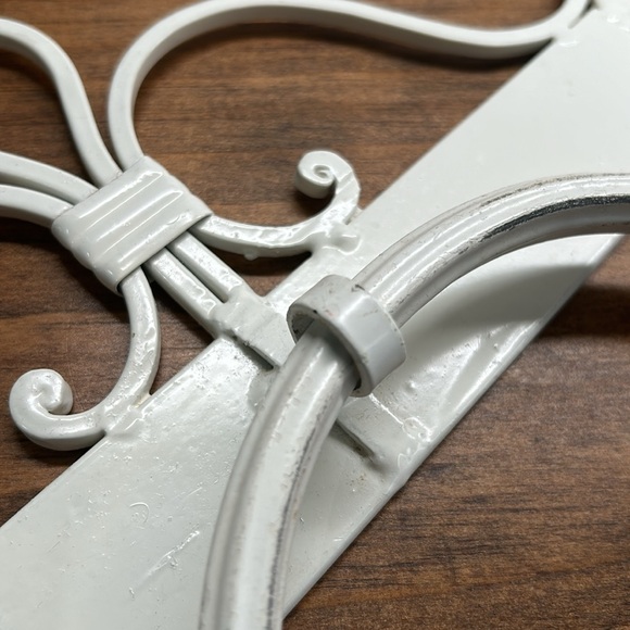 Vintage Cream Coloured Metal Painted Wrought Iron Towel Holder With Ring - Picture 5 of 11